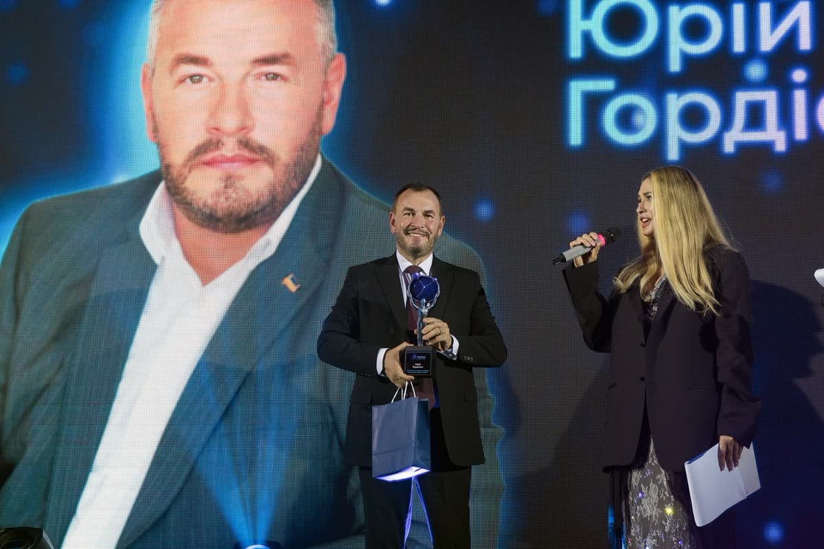 Лауреати біля брендволу премії